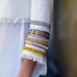 Декор на рукавах с этническими мотивами