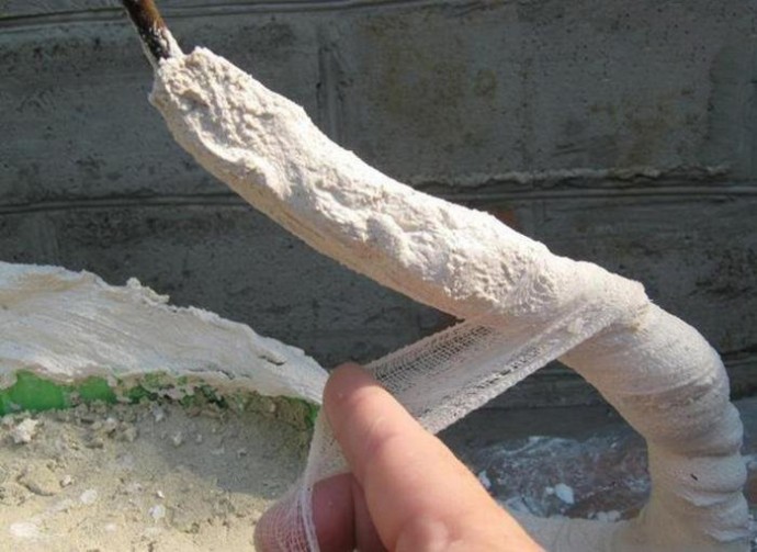 Делаем кашпо из гипса и пластиковой бутылки