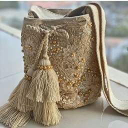 ​Идеи вышитых сумочек