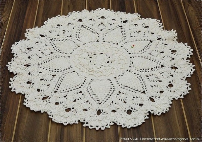 Шикарный круглый вязаный коврик