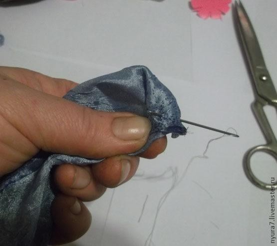 Цветок из ткани на скорую руку Цветок из ткани на скорую руку