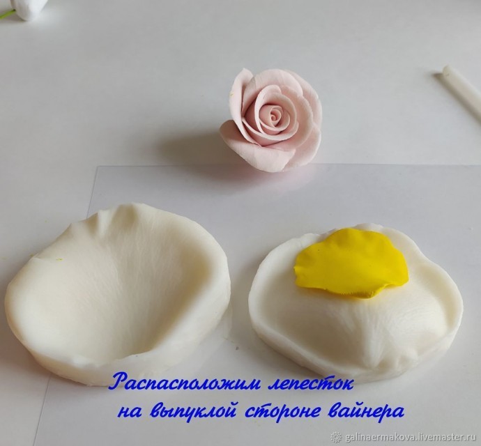Роза из зефирной полимерной глины