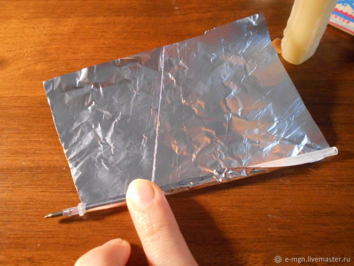 Миниатюрная свеча с подсвечником