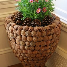 Декор с использованием шишек