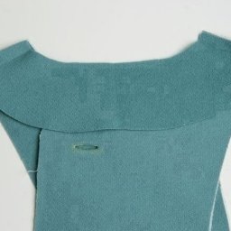 Один из способов притачивания воротника в жакетах и пальто