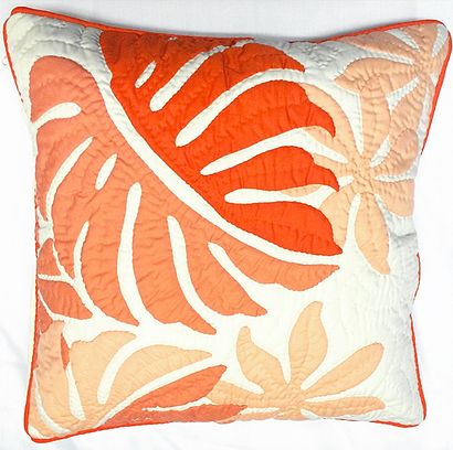 Подушки с эффектными листьями монстеры