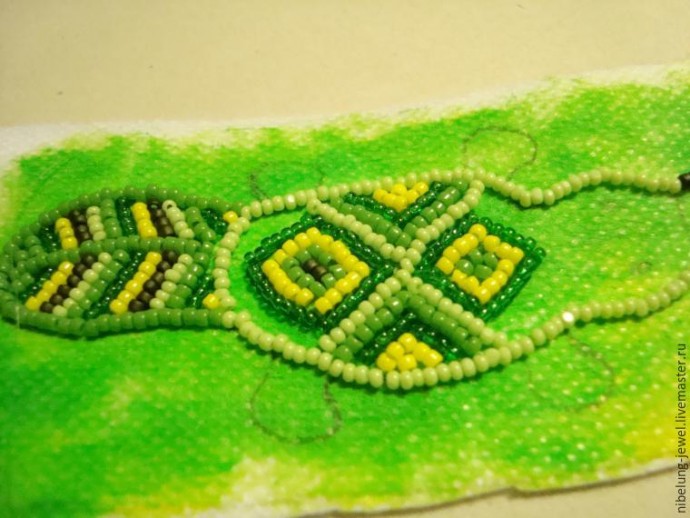 Утконос в этническом стиле