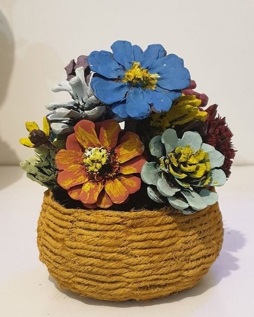 Букeты из шишeк в корзинках