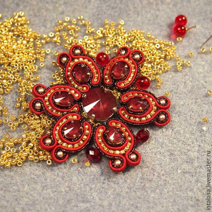 Сутажная брошь "Аленький цветочек"