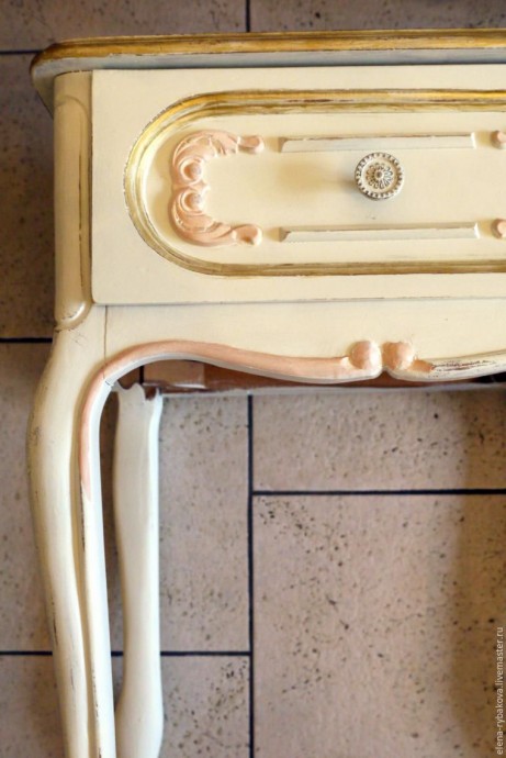 Превращаем обычный столик в антикварный