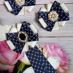 Украшения из атласных лент