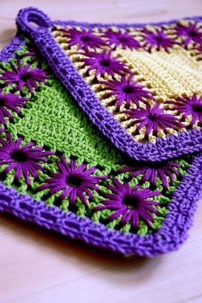 Вязаные прихватки с вышивкой