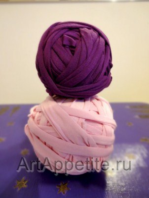 Коврик, сшитый из плетеных полос