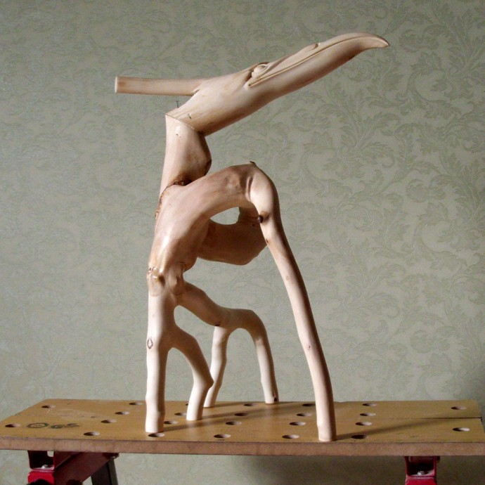 Деревянная статуэтка Деревянная статуэтка