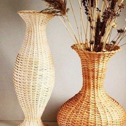 Напольная ваза из газетных трубочек