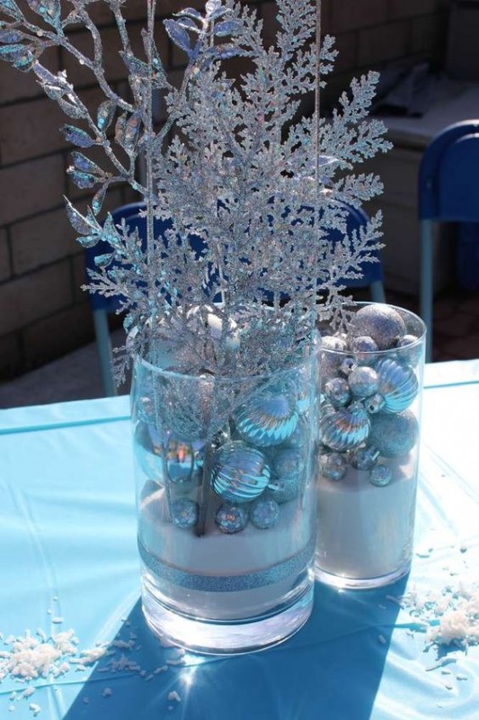 Новогодний декор в вазах