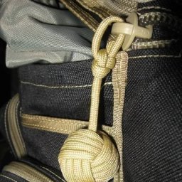 Плетем шар-брелок