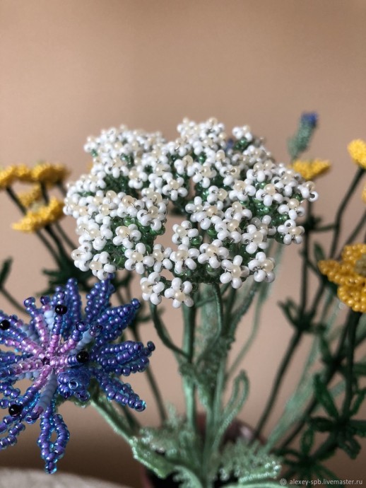Спирея из бисера