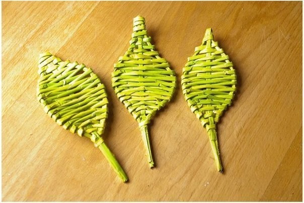 Вазочка-подсолнух из газетных трубочек