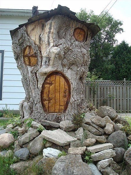 Забавные идеи использования пней для декора