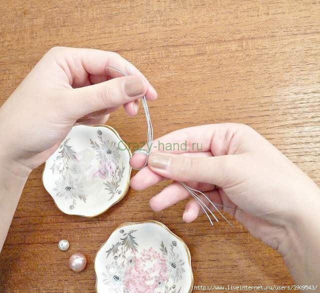 Чарующие паучки из бисера