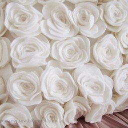 Декорируем подушку цветами