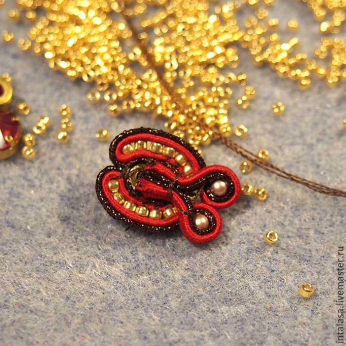 Сутажная брошь "Аленький цветочек"