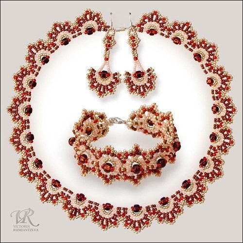 Колье и браслет из бисера