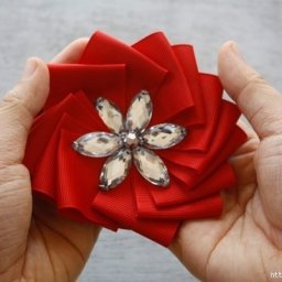 Цветок из репсовых лент