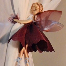 Милые и нежные варианты создания цветочных подхватов для штор