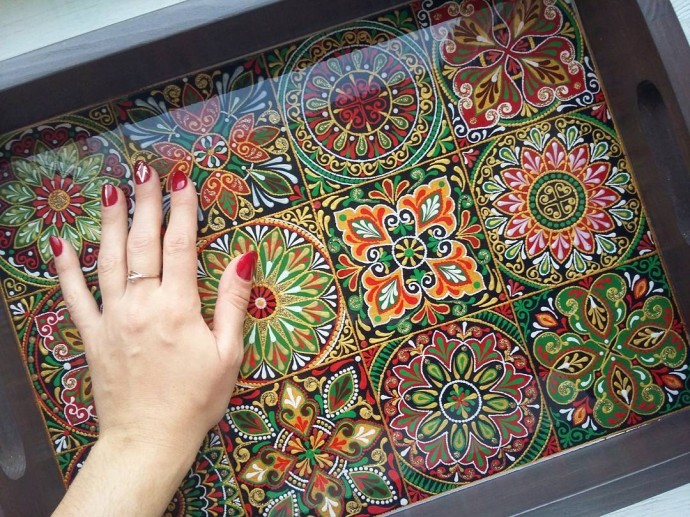 Подносы с ручной росписью от Алины Нуреевой: подавайте еду красиво