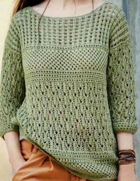 Нежный пуловер с красивыми ажурными узорами