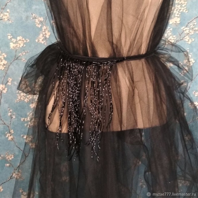 Стильное украшение с бахромой Стильное украшение с бахромой