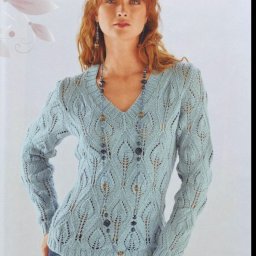 Узором листья вяжем ажурный пуловер на весну