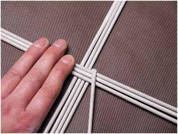 Корзинка из газетных трубочек: мастер-класс