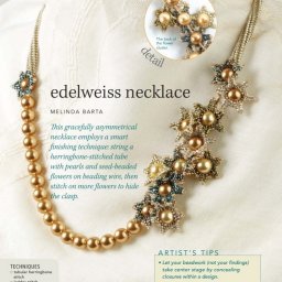 Колье из бисера и жемчуга