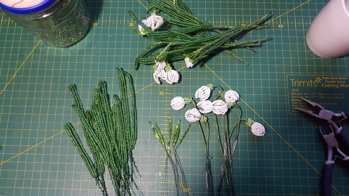 ​Крокусы из бисера