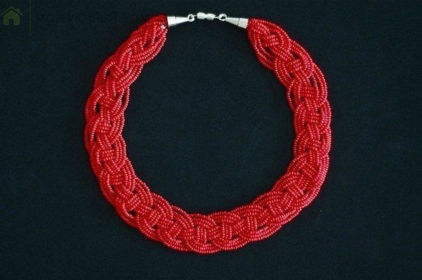 Плетеное ожерелье из бисера