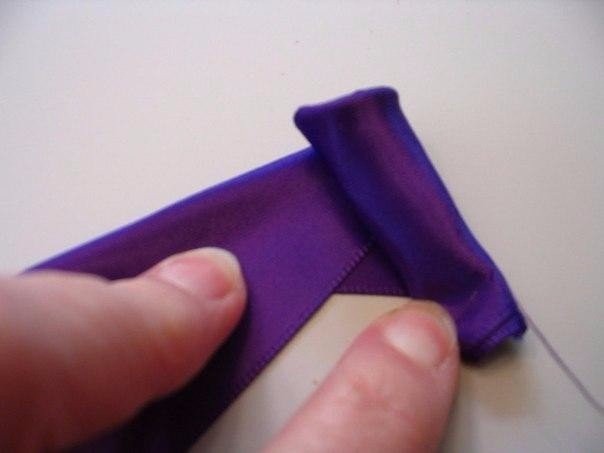 Роза из атласной ленты