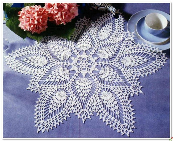 Салфетка с ананасами