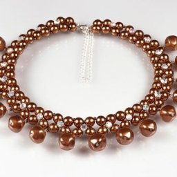 ​Интересное колье из бусин разного размера