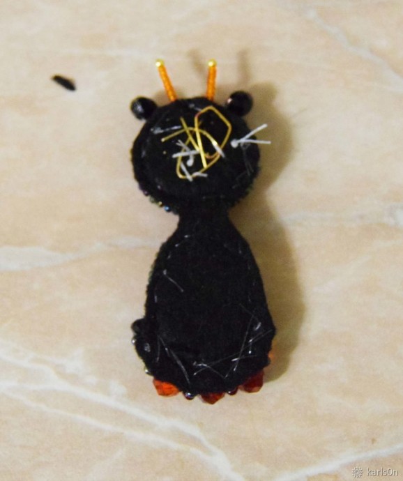 Изготавливаем брошь "Узорчатый жучок"