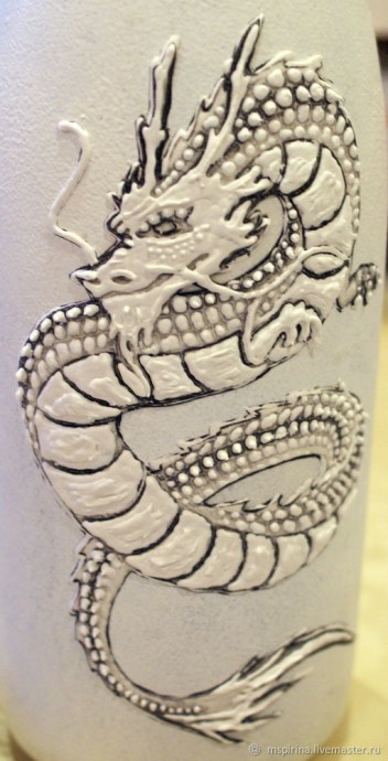Декор бутылки с драконом