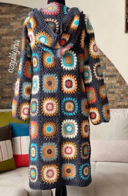 Жакет или вязаное пальто из мотивов