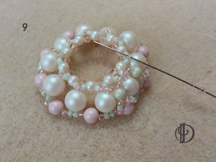 Лунная брошь с кабошоном-лунасофтом Лунная брошь с кабошоном-лунасофтом