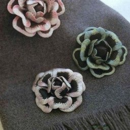 Объёмные вышитые цветы из ткани