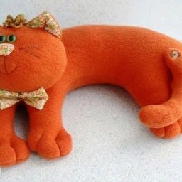 Множество вариантов подушек в виде котиков