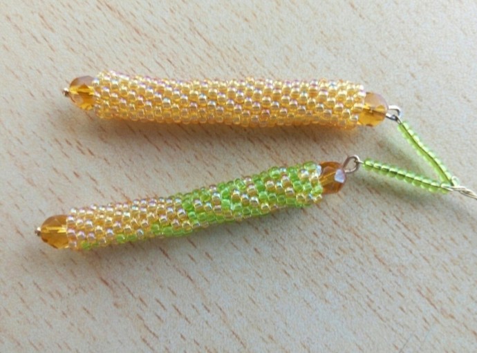 ​Нарциссы и ветка ольхи из бисера