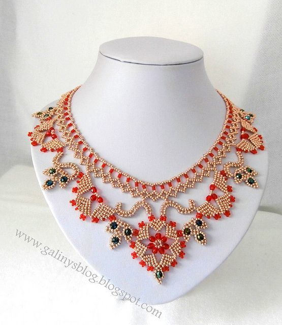 Нарядные колье из бисера