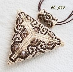 ​Треугольники из бисера